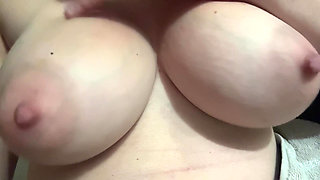 Artemisia Love Making Her Juicy Boobs Bounce for You