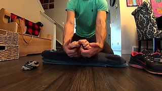Real amateur teen plays with toy on her sweet pussy