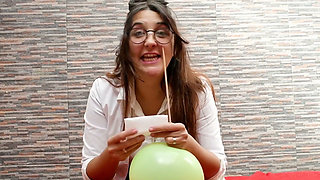 Mad Scientific Make Pop Experiments with Balloons - Bunny Looner