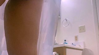 Sexynympho webcam model uses toy on clit to masturbate