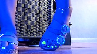 Linsey Dawn solo foot fetish