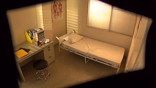 When Noa Chooses to Give Herself Fully Checked By Doctor