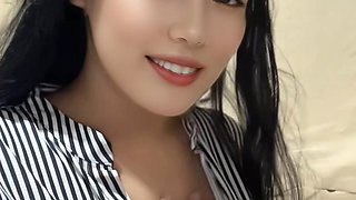 Young woman's handjob is so good it makes me squirt