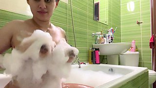 Busty Pregnant Girl Take A Bath