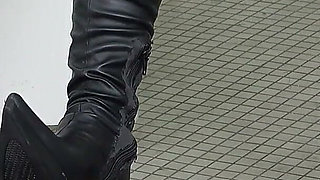 Toilet Bowl and Dirty Boots Lick Clean, University Female Teacher Punishes Male Student for Neglecting to Clean Toilets