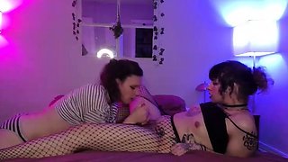 Shemale tranny gets blowjob before sucking