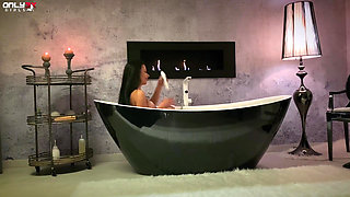 Classy Shalina Devine romantic anal toying at the bathtub