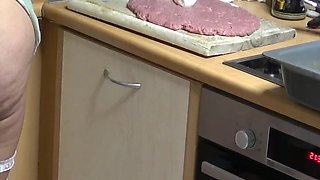 Stepmom Let Me Grinding My Dick on Her Ass While She Cooking