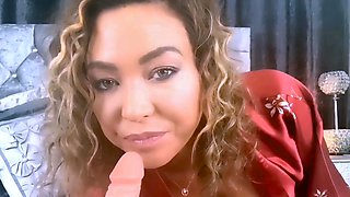 amateur girlfriend masturbating on webcam with her fingers
