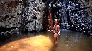 Homemade Brunette Amateur Blowjob at Lonely Waterfall - Magia Rosa Outdoor BJ