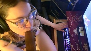 Amateur teen blowjob and cumshot
