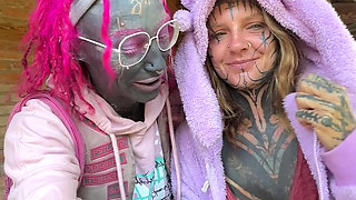 Daytime Looks & Playful Moments