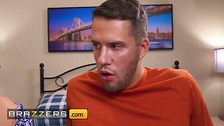 Brazzers - Natasha Nice catches sonnie Dan Damage with a hard-on and gives him what he wants