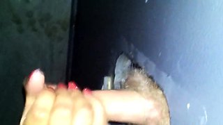 Svenska Hustruns Glory Hole Handjob