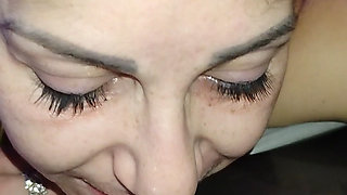 Palavarosa relaxes in the jacuzzi, I give her a cock in her mouth and a lot of cum.