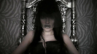 The fascinatrix...