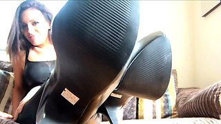 Brunette Couch Webcam Solo Fun Masturbating