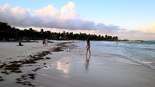 Big boob brunette masturbates on webcam