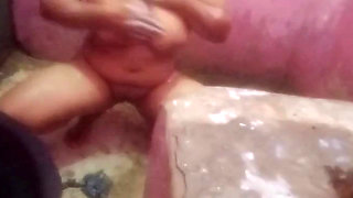 After finishing peeking at the mother-in-law, take a quick shower and shake the gas, shake the mother-in-law until it crot