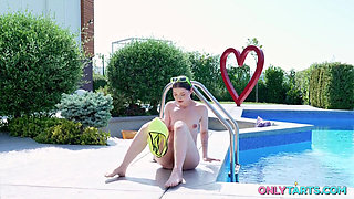 Bonus: Petite Girl with Big Booty and Hungry Pussy Virgin Butterfly