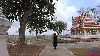 Asian cutie gives Red Thai head outdoors