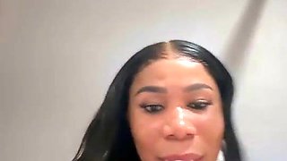 Belle_SQUIRTS IN A PUBLIC RESTROOM - Ebony