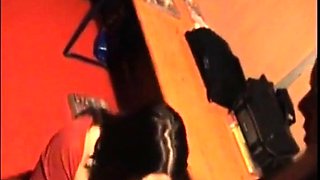 Pipe en public - une brunette franaise amateur