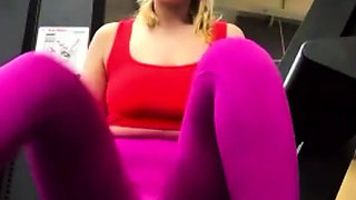 Sexy Training in the Gym in Leggins