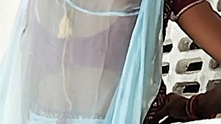Hot pushpa bhabhi bathroom me boobs ko sahla rahi