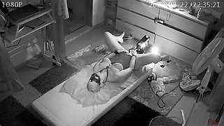 MILF Uses Fucking Machine and Squirts on Cam