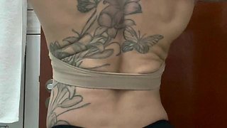 Gilf bodybuilder showing her massive muscles