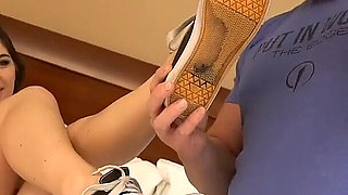 Amateur Keria Croft Gives Oiled up Footjob!