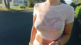 flashing boobs in public without a bra