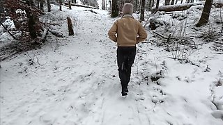 lilie prend un coup de queue a la neige