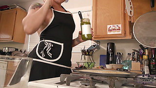 Office Pizza Party Giantess Featuring Sinn Sage