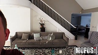 Mofos.com - Leah Gotti - i know that lady